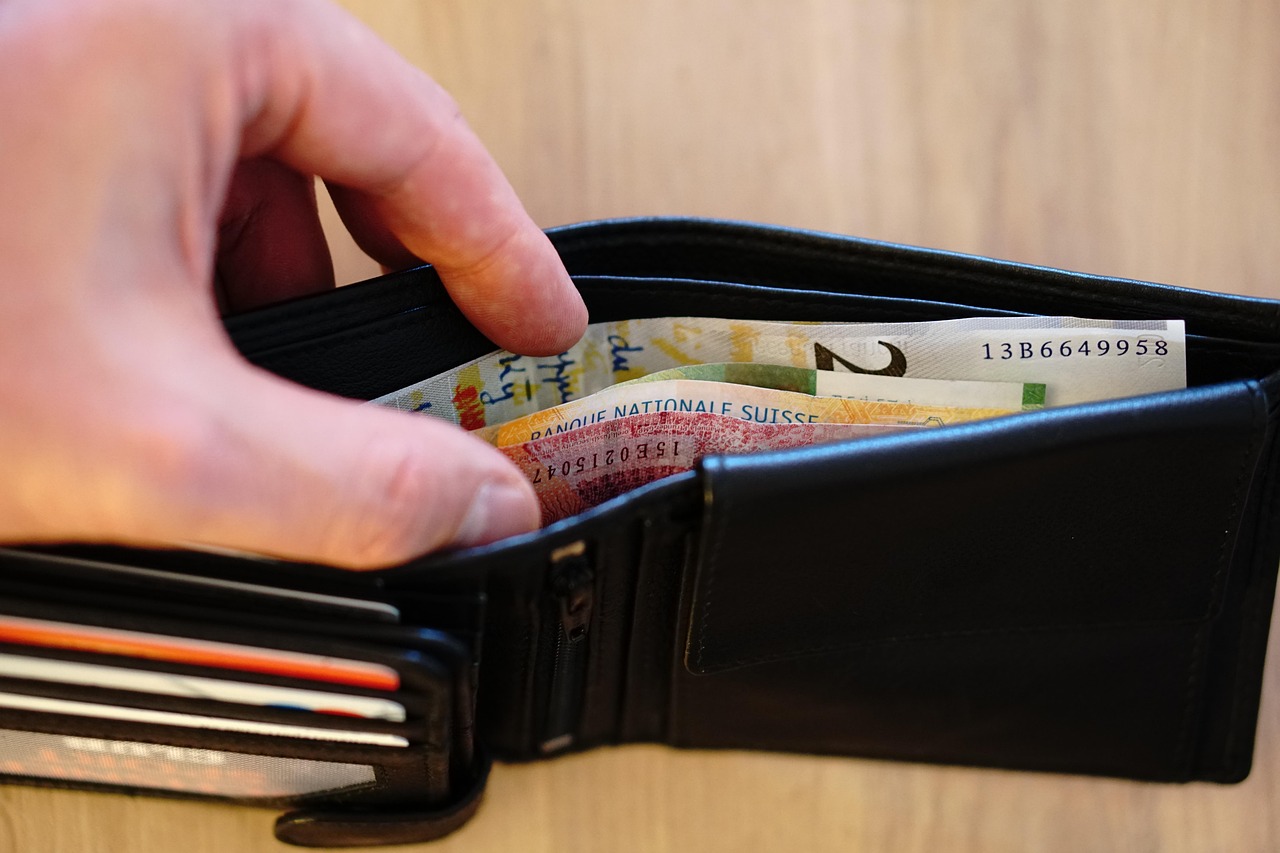 Ciclos econômicos representados por uma carteira com dinheiro
