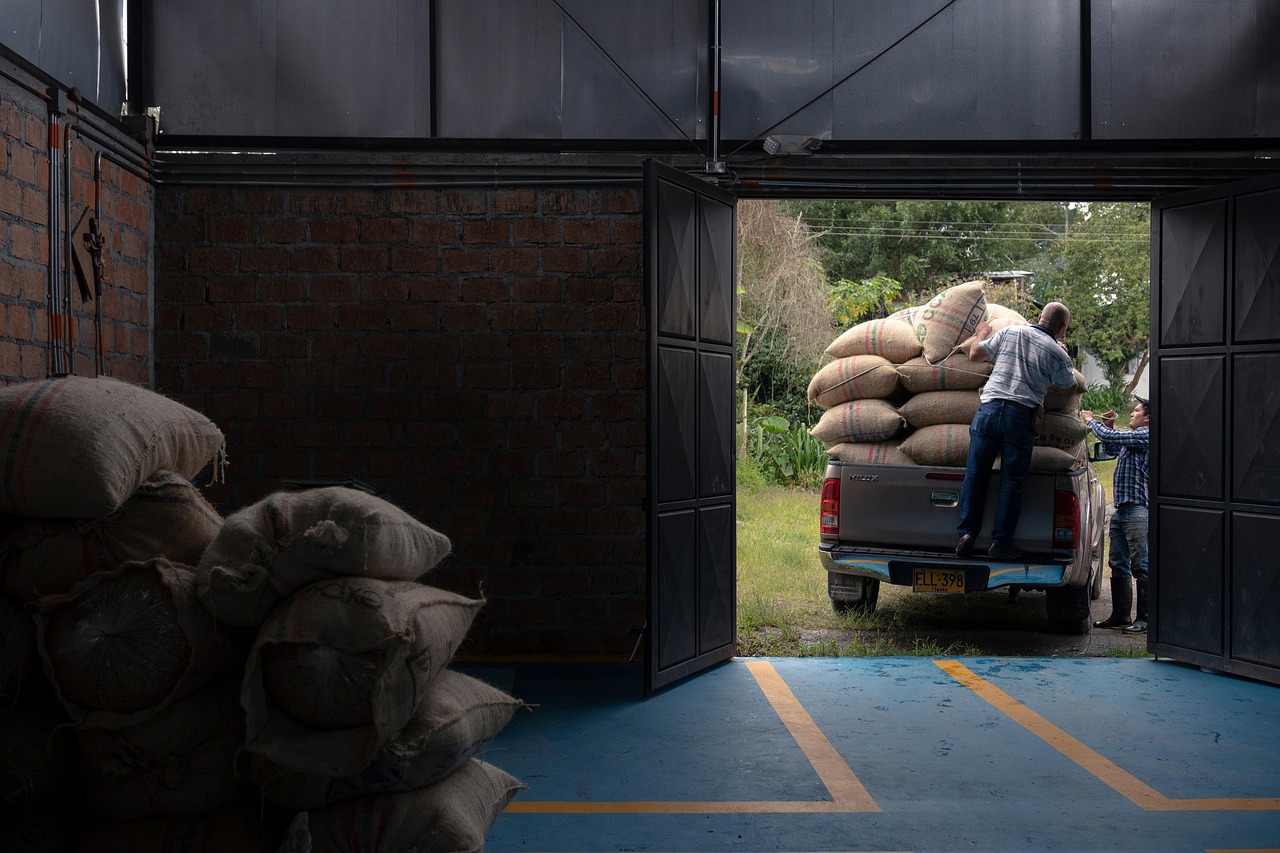 Sacas de café para exportação em referência às isenções do tarifaço dos EUA sobre o Brasil
